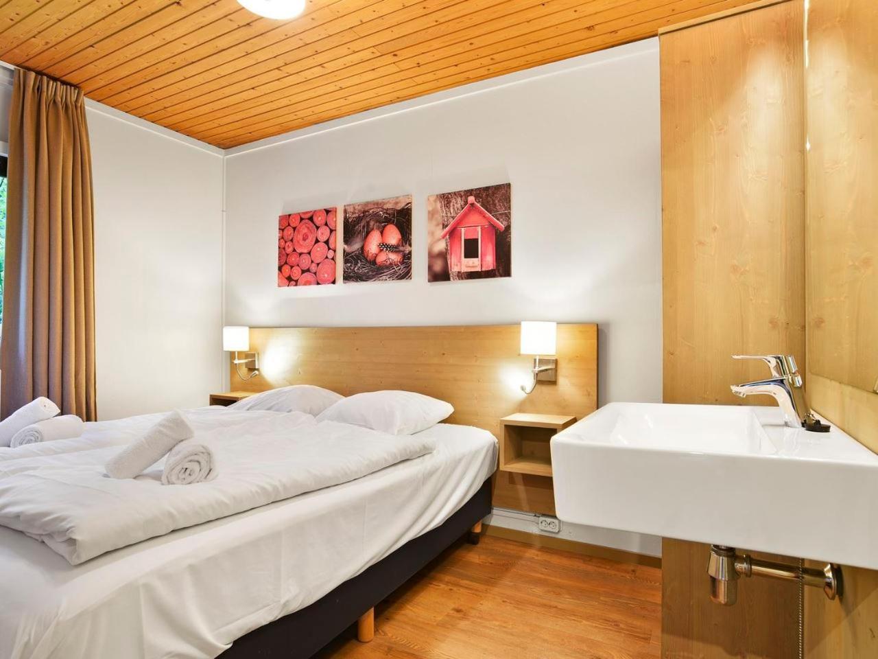 Comfort 6-Person Dog Bungalow In The Holiday Park Landal Heideheuvel Beekbergen Exterior foto