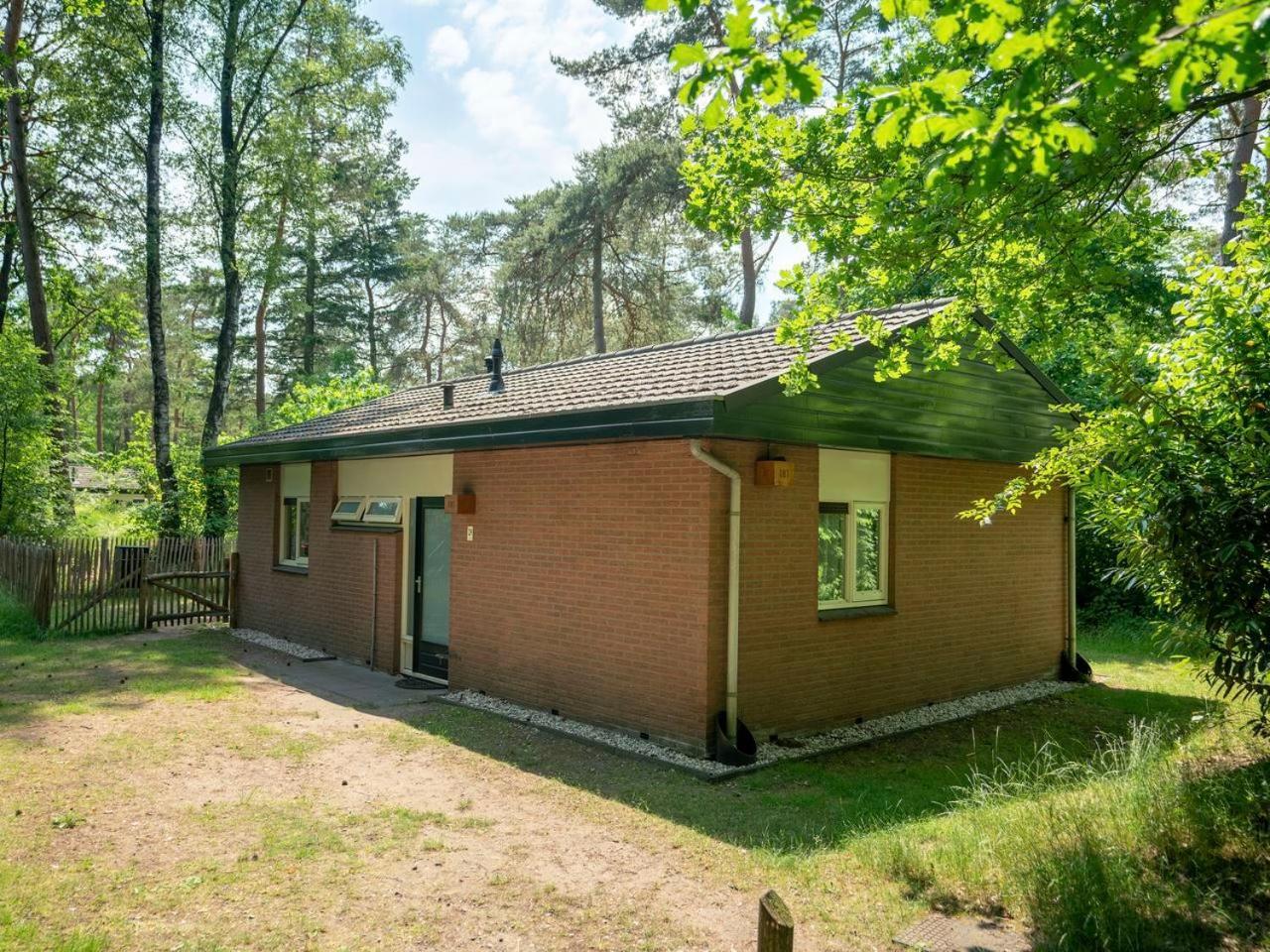 Comfort 6-Person Dog Bungalow In The Holiday Park Landal Heideheuvel Beekbergen Exterior foto